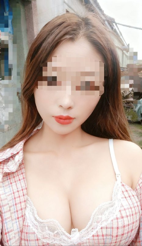 我一个朋友的老婆，一直对她垂涎三尺，弄了个小号加她，聊了小半年终于有进展了，平时偶尔聊天会夹杂一些色情，跟她要一些性感照片也会给我，最近想约她出来，但是不知道怎么办，如果她看见是我，估计会直接尴尬的把我删掉我一个朋友的老婆，一直对她垂涎三尺，弄了个小号加她，聊了小半年终于有进展了，平时偶尔聊天会夹杂一些色情，跟她要一些性感照片也会给我，最近想约她出来，但是不知道怎么办，如果她看见是我，估计会直接尴尬的把我删掉