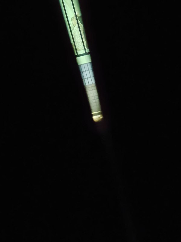 自从前两个月前不小心看到隔壁楼邻居换裙子，看到两个奶子之后，突然变得躁动 ，之后一有空就关上灯，扒开两个窗帘子留个小洞偷偷看，然后就开始变得越来越上头，班也不上了，每天就在房子里等她回来，期待她换衣服，但是至今为止就只看过那一次，平时他都是拉上帘子换衣服的