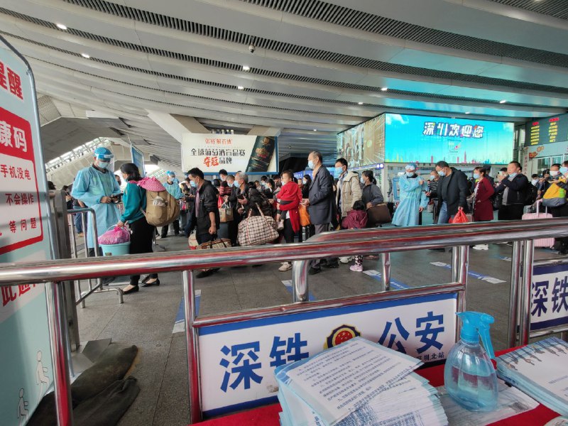 我感觉2016年后中国就变了，现在的社会普通人看不到希望，大学出社会工作也不好找不是工作低就是工作时间长，除了上班就是上班，不上班还有种愧疚感，我刚出社会在亲戚的帮助下进了国企，工资一万多猜猜为什么？疫情期间我姨夫是区域副经理就是协助街道办政府给你们体检管理啥的，正常来讲一个人工资也就六千多，我姨夫直接拿别人身份证用我一个人拿两份工资拿了半年，我姨夫拿百多万在深圳买了房买车，听他说上面的领导拿的比他多多了，当你们缺物资缺药的时候，我们已经用进口药和疫苗口罩啥的都不缺我们先拿完再给你们剩下的，钱哪里来的？纳税人交的，当时我就蒙了钱原来这么好赚，更别说上面的人了，后来疫情结束了想自己闯闯就走了，社会的残酷，当过仓管 送外卖 保安 物业，你觉得大学生怎么干这些？哈哈我身边一堆同学找不到工作，出来社会干最累的活就是送外卖，其他工作上班就是玩手机，喜欢吃苦的那些人多吃点吧老一辈以吃苦为荣诶我家也是，可我不听，现在很迷茫不知道明年干嘛去，感觉国家很虚伪烂透了，比如我之前的同事干过辅警跟我说过很多黑暗的事，小县城收黑钱查身份证开户等等这些都是基本操作，最厉害的就是杀人有钱就行给警察几十万都能给你变自杀刚开始我也不信后面跟我说了细节但是没有他份，好了好了说说中国为什么感觉变了可能接触到外网，才知道什么是区域网了哈哈，言论自由就是搞笑在国内，就拿抖音来说基本就是给基本盘们洗脑的，稍微有点负面消息，就是删视频删评论跟华为一个样诶，就那今年我看见的几个事吧汶山地震捐款的钱去哪里了？江油霸凌事件，诈骗电话推卸责任，国企带头欠钱不还，抽血青少年失踪，2026年起吸毒记录可封存等等很多事情新闻，可惜国内看不到，所以我希望人民同志们不要无脑相信中国新闻和中国报纸，有人说我不爱国啥的让我滚出去，我哪里不爱国？我只是不喜欢现在的政府，我在抖音跟基本盘对线跟你他们讲道理事实根本不听😂根本不动脑好像政府是他们主人一样，也没见着给他发钱啊，这么厉害让国家把基本工资提高一下，工资没见到天上金倒是提高了，抖音说实话被禁了几次了评论区南昌集合都发不出来分享给我朋友都看不到评论，想啥说啥随便看，心烦迷茫还想说很多想想就这样吧我感觉2016年后中国就变了，现在的社会普通人看不到希望，大学出社会工作也不好找不是工作低就是工作时间长，除了上班就是上班，不上班还有种愧疚感，我刚出社会在亲戚的帮助下进了国企，工资一万多猜猜为什么？疫情期间我姨夫是区域副经理就是协助街道办政府给你们体检管理啥的，正常来讲一个人工资也就六千多，我姨夫直接拿别人身份证用我一个人拿两份工资拿了半年，我姨夫拿百多万在深圳买了房买车，听他说上面的领导拿的比他多多了，当你们缺物资缺药的时候，我们已经用进口药和疫苗口罩啥的都不缺我们先拿完再给你们剩下的，钱哪里来的？纳税人交的，当时我就蒙了钱原来这么好赚，更别说上面的人了，后来疫情结束了想自己闯闯就走了，社会的残酷，当过仓管 送外卖 保安 物业，你觉得大学生怎么干这些？哈哈我身边一堆同学找不到工作，出来社会干最累的活就是送外卖，其他工作上班就是玩手机，喜欢吃苦的那些人多吃点吧老一辈以吃苦为荣诶我家也是，可我不听，现在很迷茫不知道明年干嘛去，感觉国家很虚伪烂透了，比如我之前的同事干过辅警跟我说过很多黑暗的事，小县城收黑钱查身份证开户等等这些都是基本操作，最厉害的就是杀人有钱就行给警察几十万都能给你变自杀刚开始我也不信后面跟我说了细节但是没有他份，好了好了说说中国为什么感觉变了可能接触到外网，才知道什么是区域网了哈哈，言论自由就是搞笑在国内，就拿抖音来说基本就是给基本盘们洗脑的，稍微有点负面消息，就是删视频删评论跟华为一个样诶，就那今年我看见的几个事吧汶山地震捐款的钱去哪里了？江油霸凌事件，诈骗电话推卸责任，国企带头欠钱不还，抽血青少年失踪，2026年起吸毒记录可封存等等很多事情新闻，可惜国内看不到，所以我希望人民同志们不要无脑相信中国新闻和中国报纸，有人说我不爱国啥的让我滚出去，我哪里不爱国？我只是不喜欢现在的政府，我在抖音跟基本盘对线跟你他们讲道理事实根本不听😂根本不动脑好像政府是他们主人一样，也没见着给他发钱啊，这么厉害让国家把基本工资提高一下，工资没见到天上金倒是提高了，抖音说实话被禁了几次了评论区南昌集合都发不出来分享给我朋友都看不到评论，想啥说啥随便看，心烦迷茫还想说很多想想就这样吧