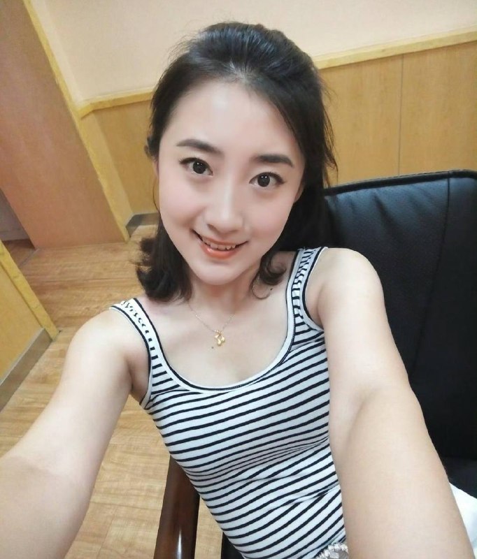 隔壁的邻居姐姐朋友圈光鲜亮丽，谁能想象门口鞋柜如此脏乱