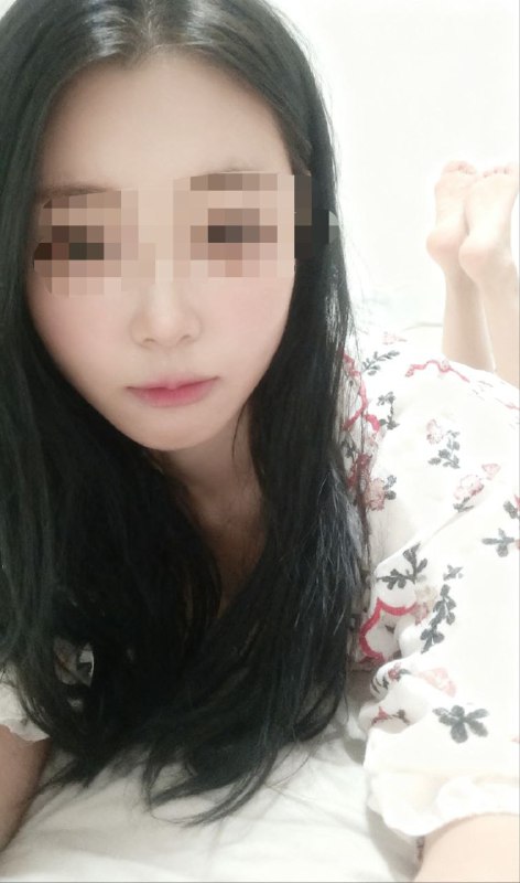 我一个朋友的老婆，一直对她垂涎三尺，弄了个小号加她，聊了小半年终于有进展了，平时偶尔聊天会夹杂一些色情，跟她要一些性感照片也会给我，最近想约她出来，但是不知道怎么办，如果她看见是我，估计会直接尴尬的把我删掉我一个朋友的老婆，一直对她垂涎三尺，弄了个小号加她，聊了小半年终于有进展了，平时偶尔聊天会夹杂一些色情，跟她要一些性感照片也会给我，最近想约她出来，但是不知道怎么办，如果她看见是我，估计会直接尴尬的把我删掉